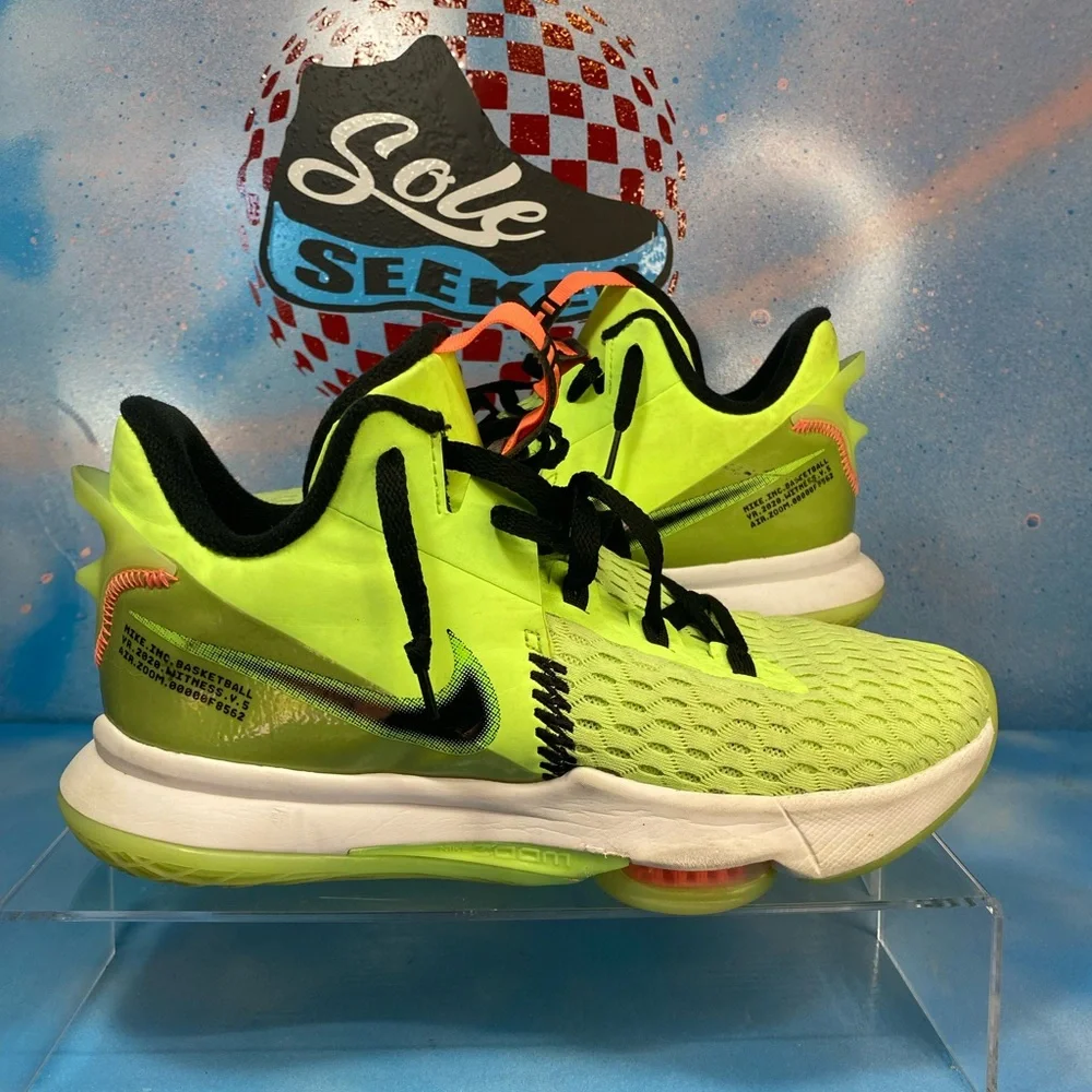 Lebron grinch - Picture 1 of 6